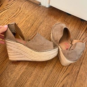 Jellypop light brown suede wedges